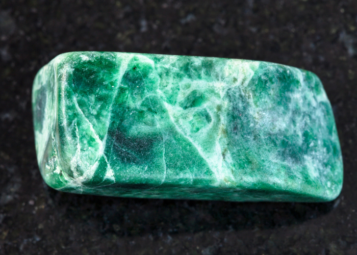 Light Green Crystals: Properties, Uses and Meaning